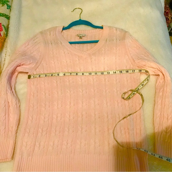 Pale pink 100% cotton cable knit v-neck sweater - Picture 3 of 4